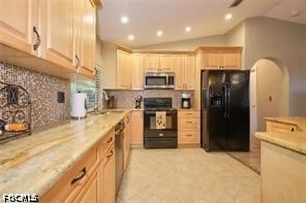 140 SE 8th Street Cape Coral FL 33990