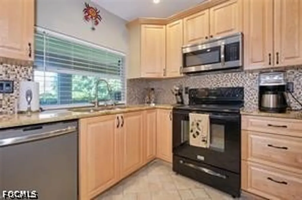140 SE 8th Street Cape Coral FL 33990