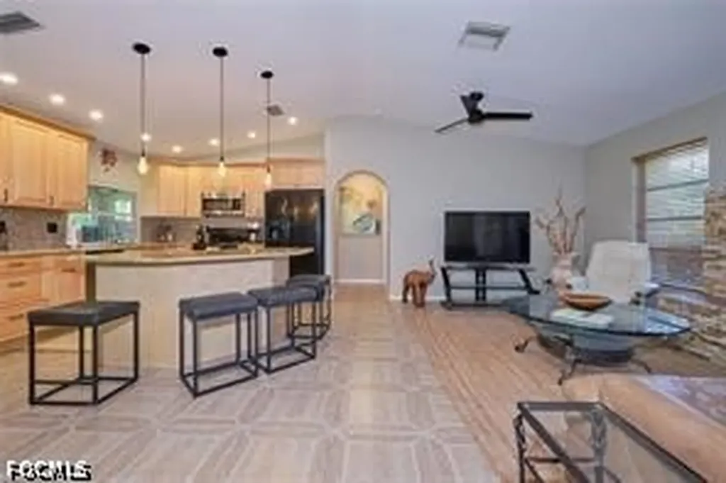 140 SE 8th Street Cape Coral FL 33990