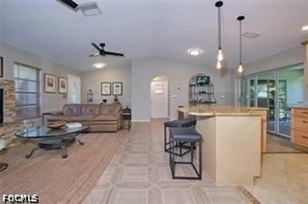 140 SE 8th Street Cape Coral FL 33990