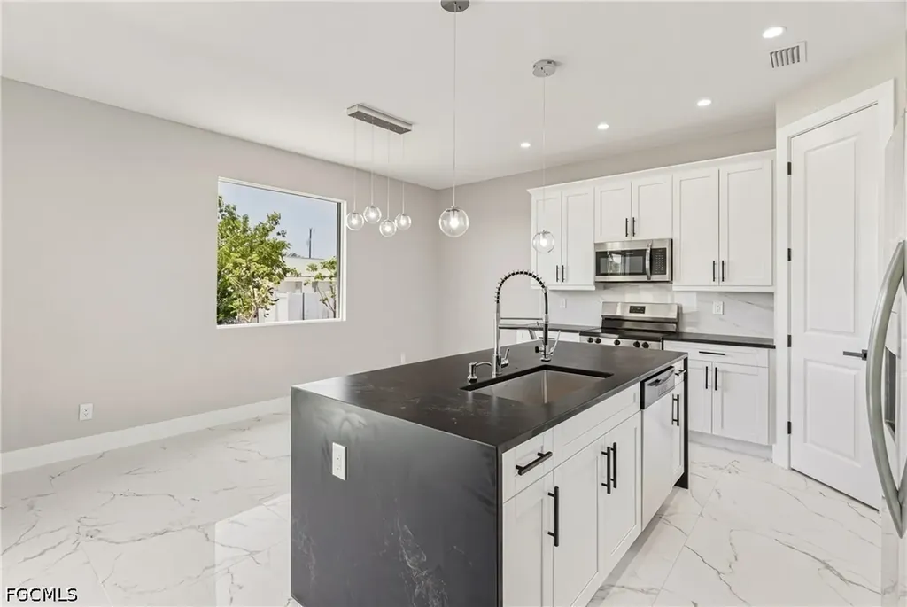 2108 NE 15th Terrace Cape Coral FL 33909