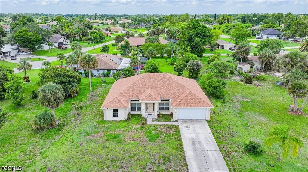 20 Hampton Avenue Lehigh Acres FL 33936