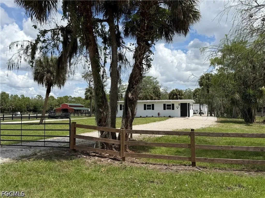 1818 Richards Street Naples FL 34120