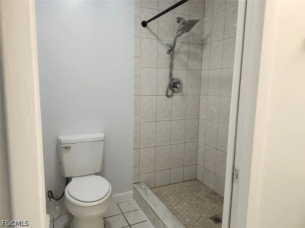 1901 SE 15th Place Cape Coral FL 33990