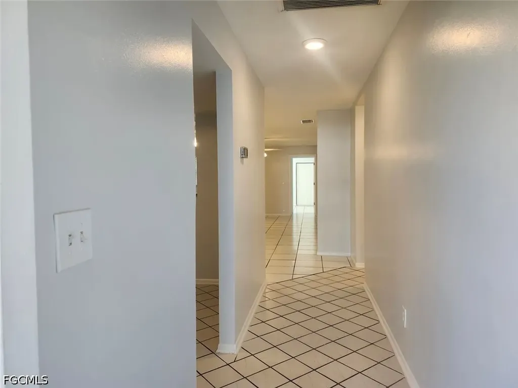 1901 SE 15th Place Cape Coral FL 33990