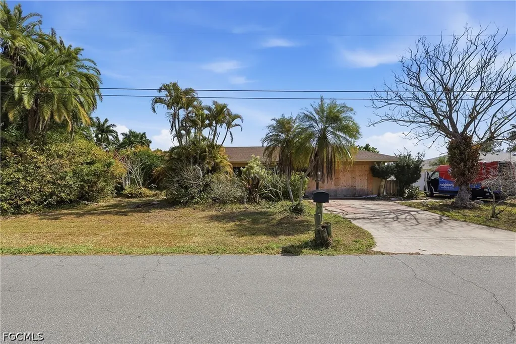 2204 Channel Way North Fort Myers FL 33917