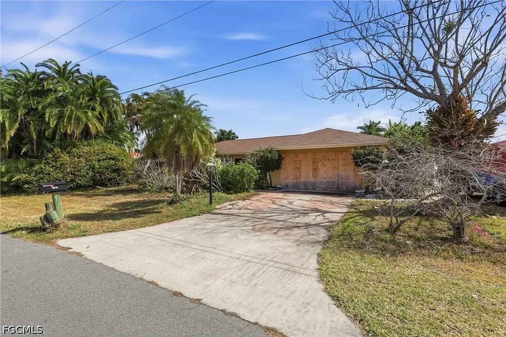 2204 Channel Way North Fort Myers FL 33917