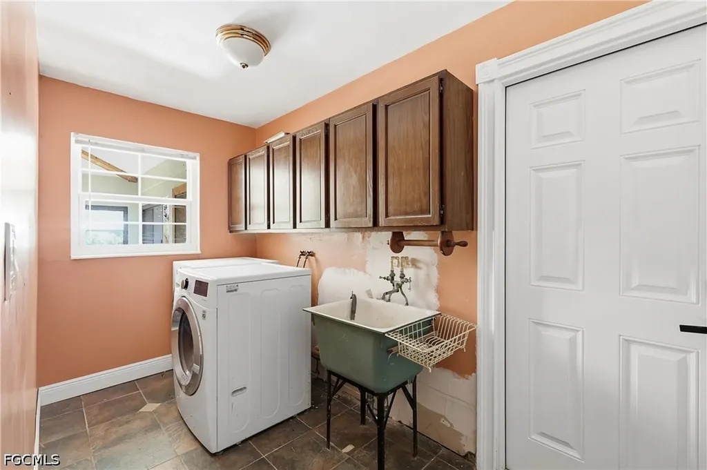 2204 Channel Way North Fort Myers FL 33917