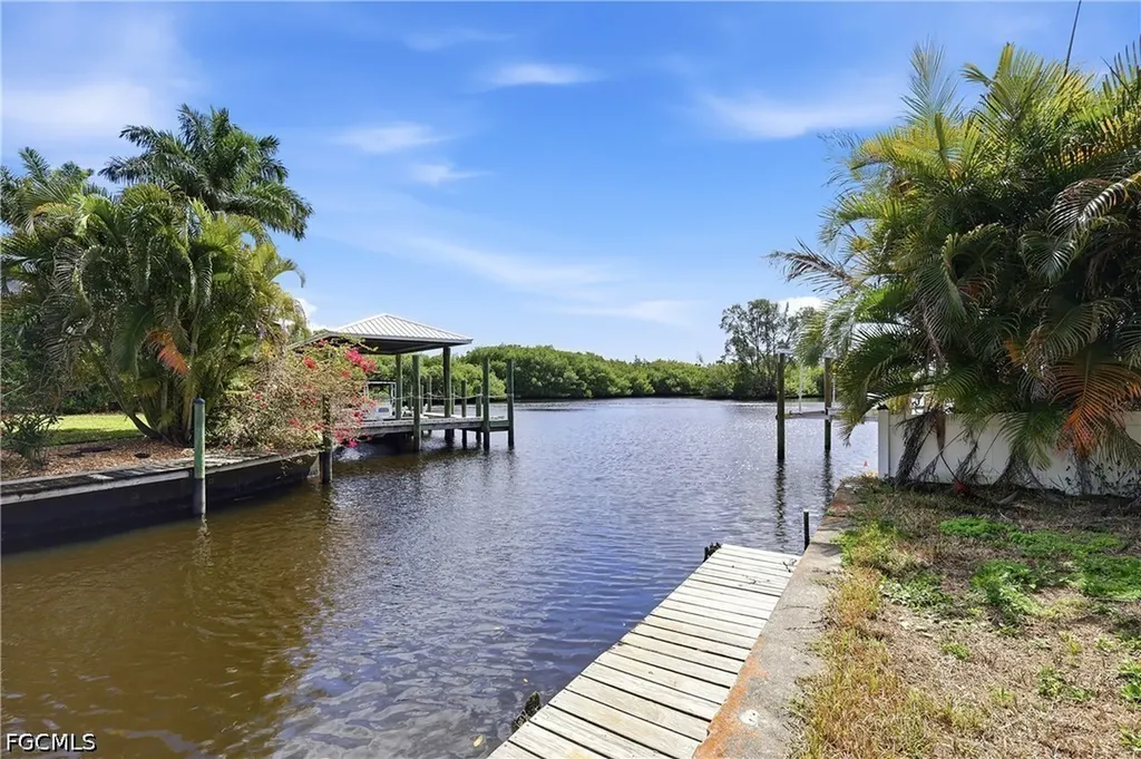 2204 Channel Way North Fort Myers FL 33917