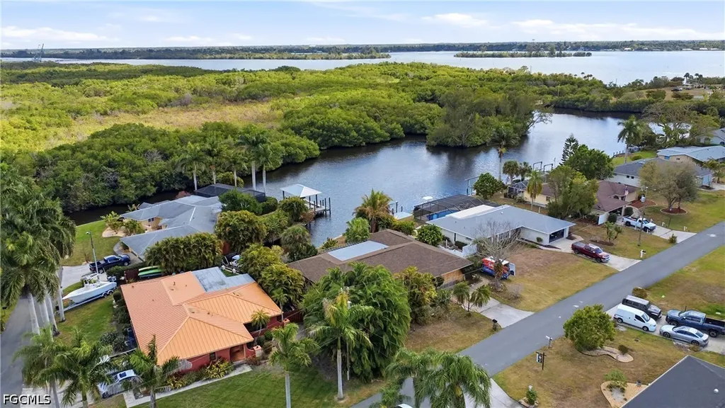 2204 Channel Way North Fort Myers FL 33917