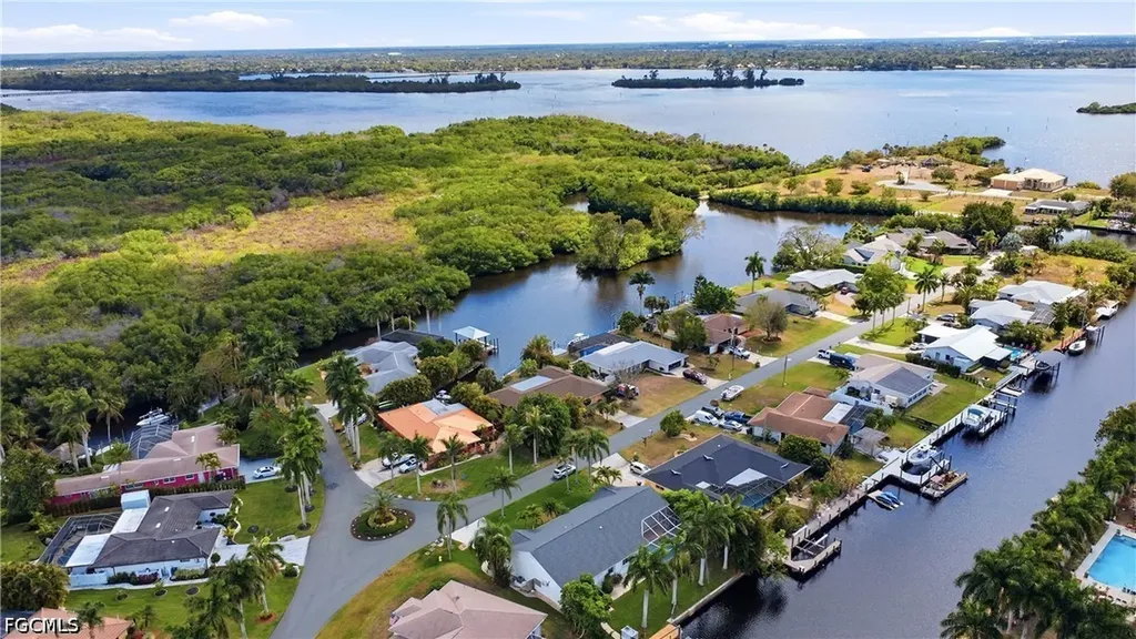 2204 Channel Way North Fort Myers FL 33917