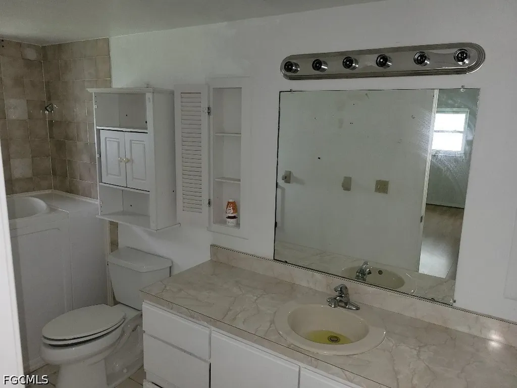 1029 NE Van Loon Lane Cape Coral FL 33909