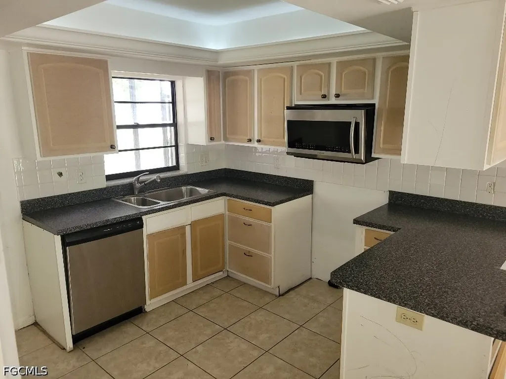 1029 NE Van Loon Lane Cape Coral FL 33909