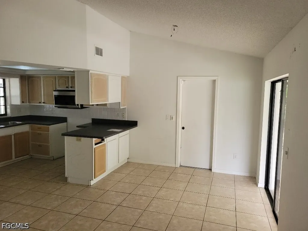 1029 NE Van Loon Lane Cape Coral FL 33909