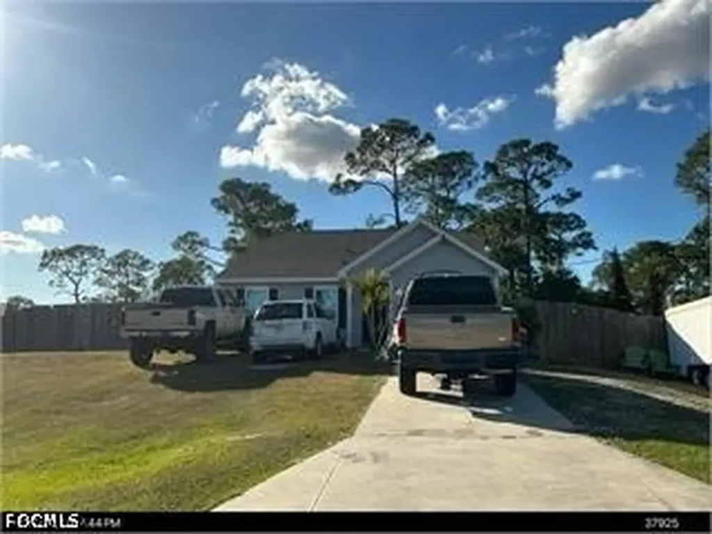5002 Early Lane Labelle FL 33635