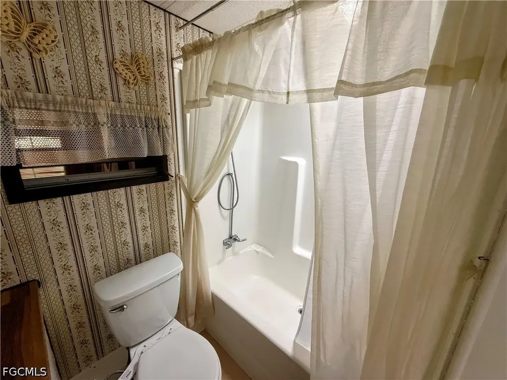 15 Fountain View Boulevard North Fort Myers FL 33903