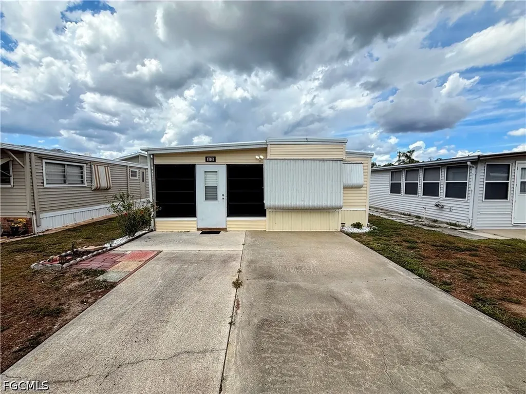 15 Fountain View Boulevard North Fort Myers FL 33903
