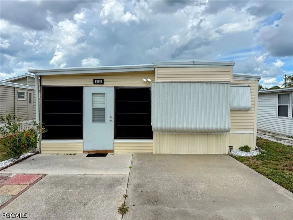 15 Fountain View Boulevard North Fort Myers FL 33903