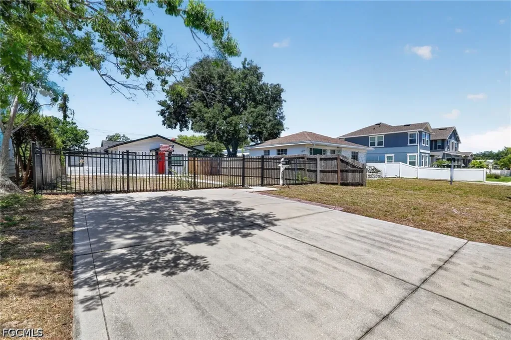 3250 Prescott Street N St. Petersburg FL 33713