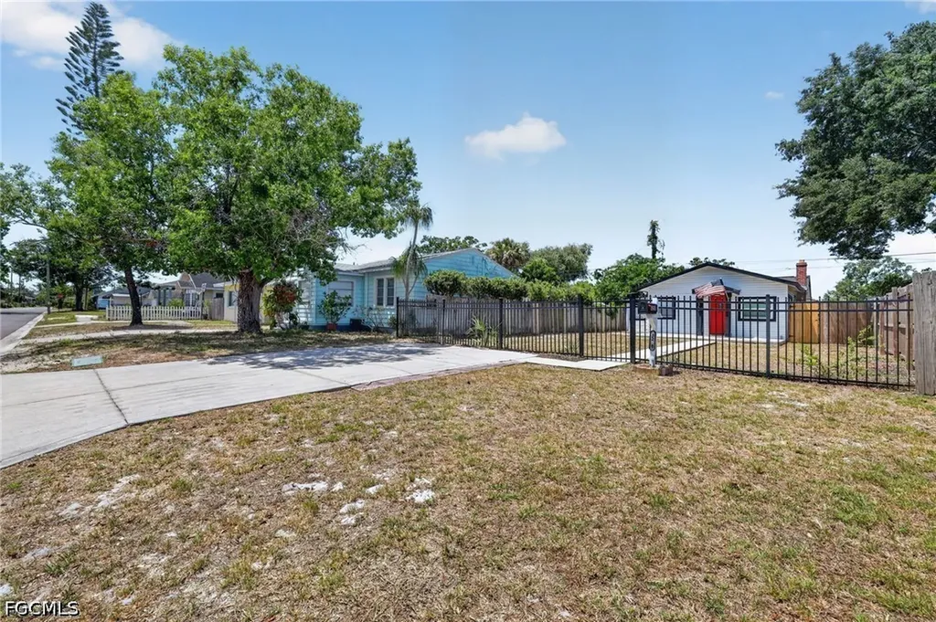 3250 Prescott Street N St. Petersburg FL 33713