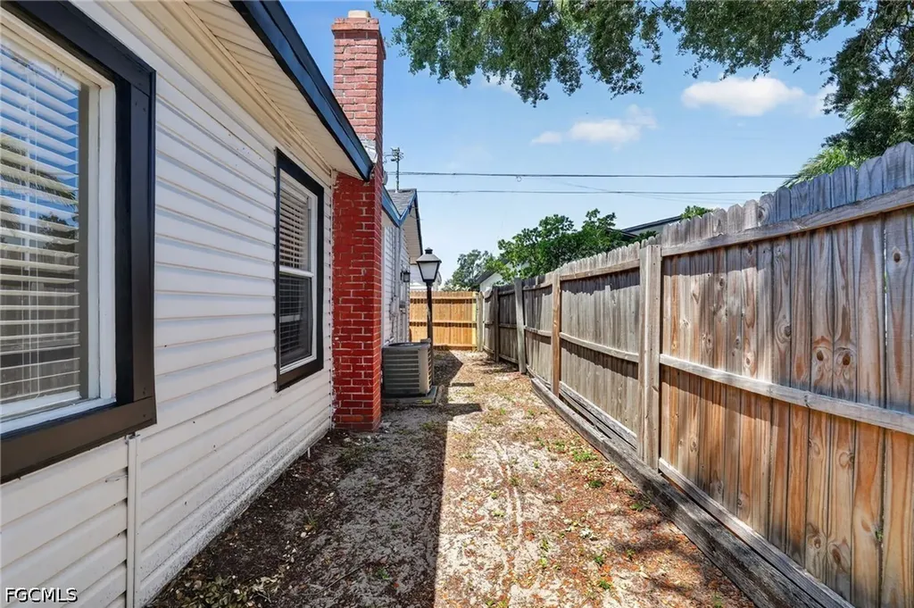3250 Prescott Street N St. Petersburg FL 33713