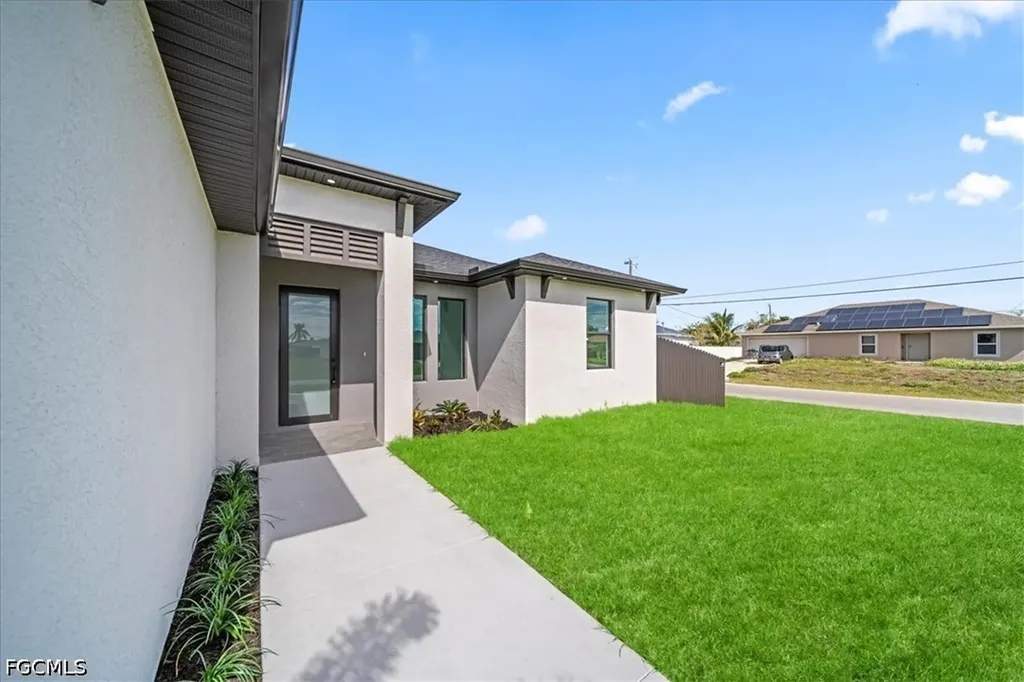 1420 NE 12th Place Cape Coral FL 33909