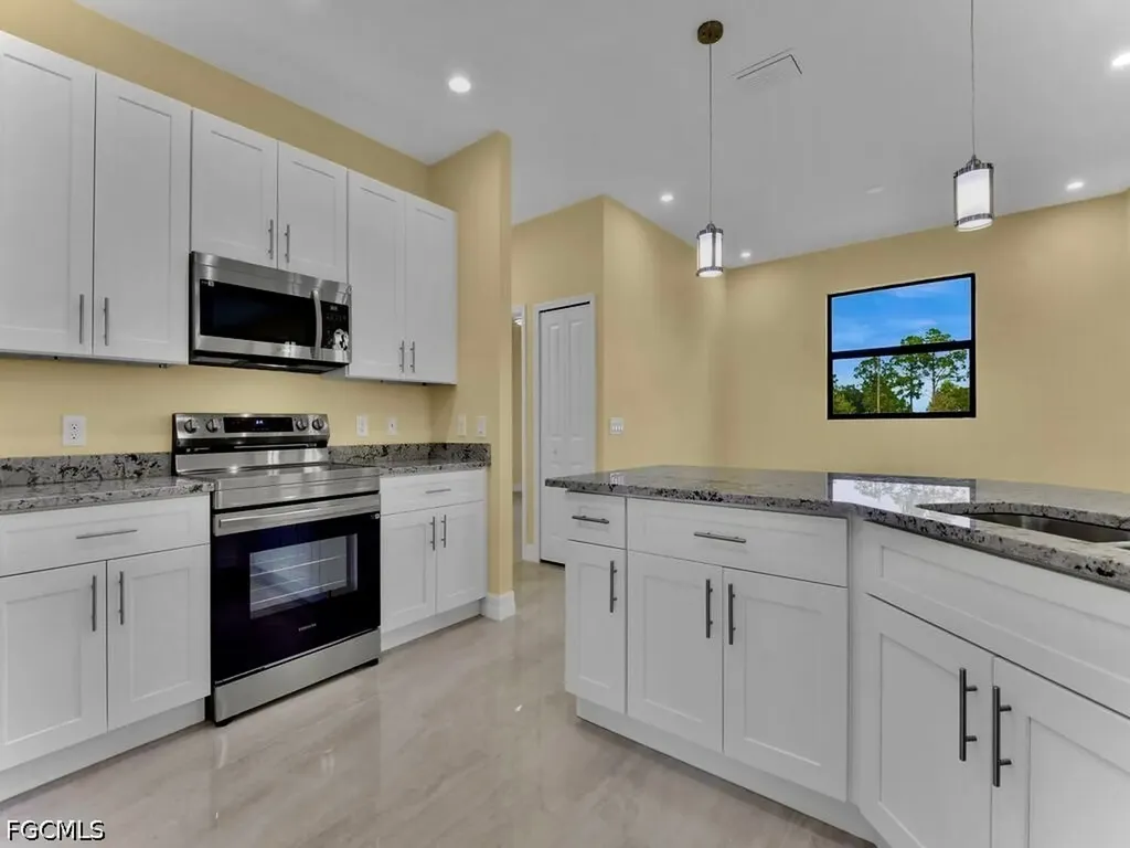 637 Cardinal Street E Lehigh Acres FL 33974