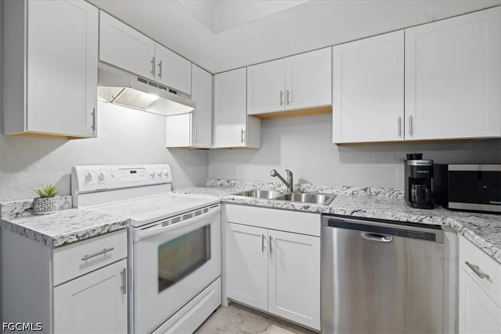 4906 Victoria Drive Cape Coral FL 33904