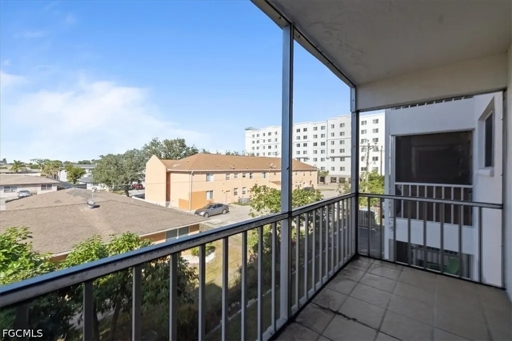 4906 Victoria Drive Cape Coral FL 33904