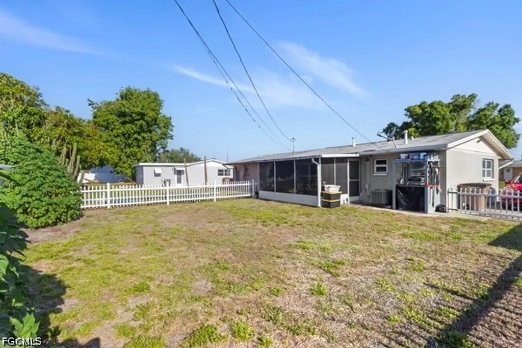 1104 Vineyard Street Lehigh Acres FL 33936