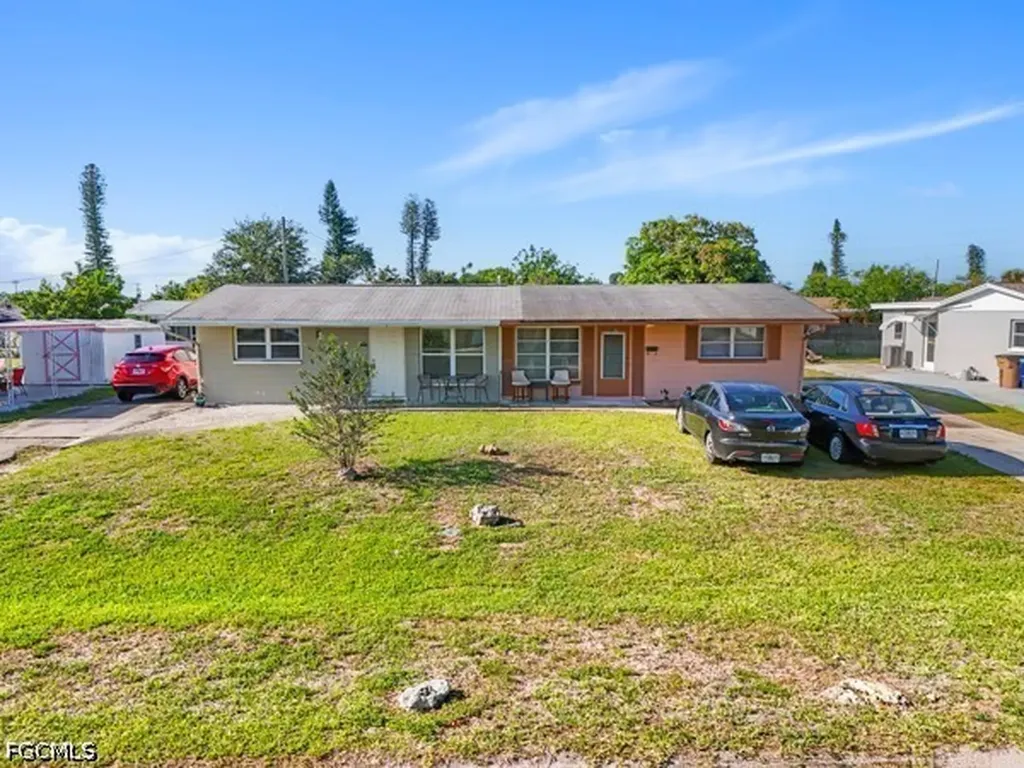 1104 Vineyard Street Lehigh Acres FL 33936
