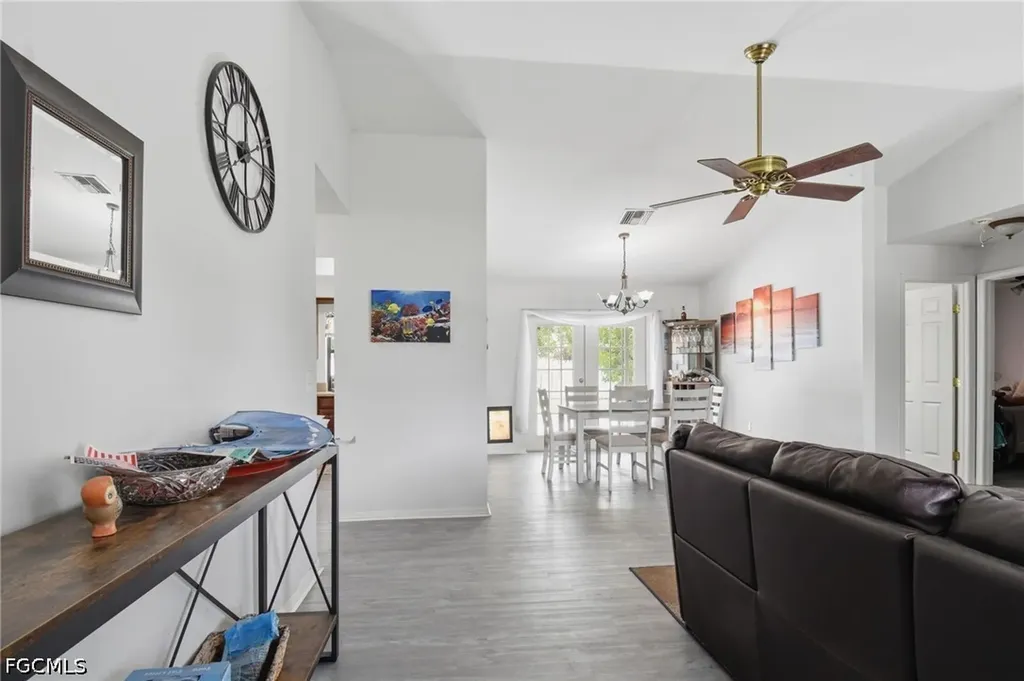 934 SE 25th Lane Cape Coral FL 33904