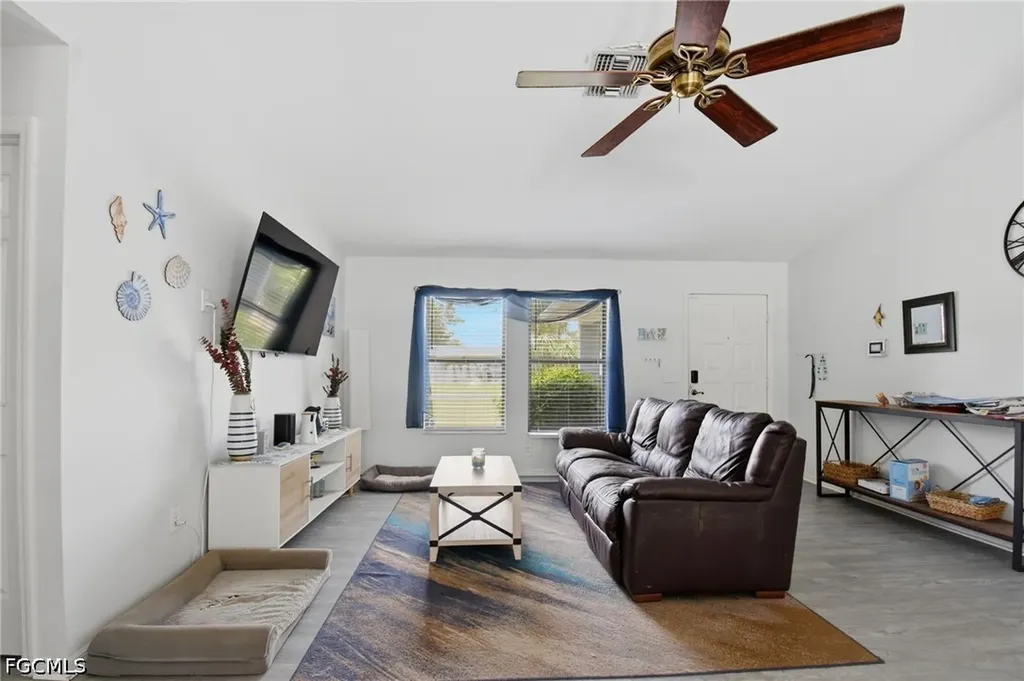 934 SE 25th Lane Cape Coral FL 33904