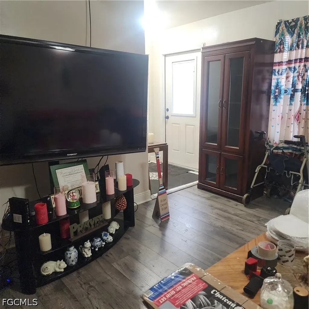 1922 NE 20th Court Cape Coral FL 33909