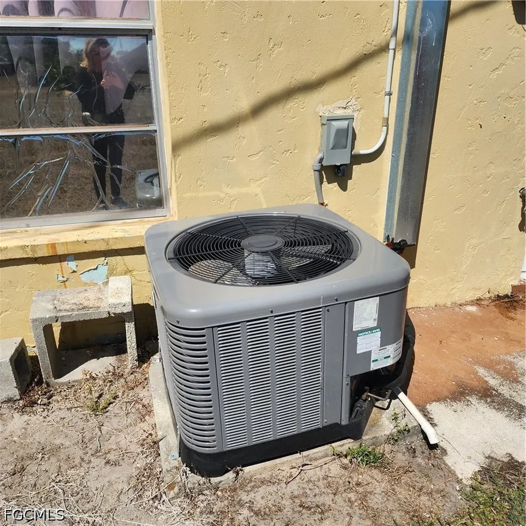 1922 NE 20th Court Cape Coral FL 33909