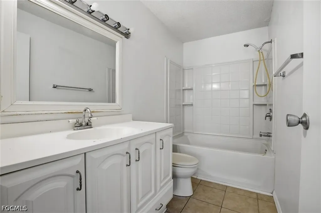 3704 Broadway Fort Myers FL 33901