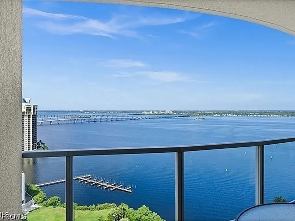 3000 Oasis Grand Boulevard Fort Myers FL 33916