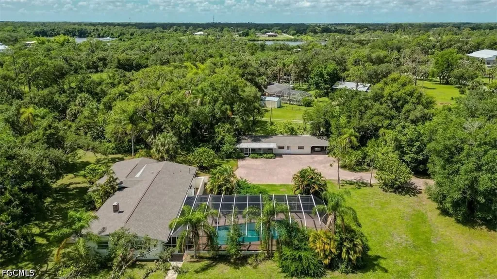 18220 Elmwood Drive Alva FL 33920