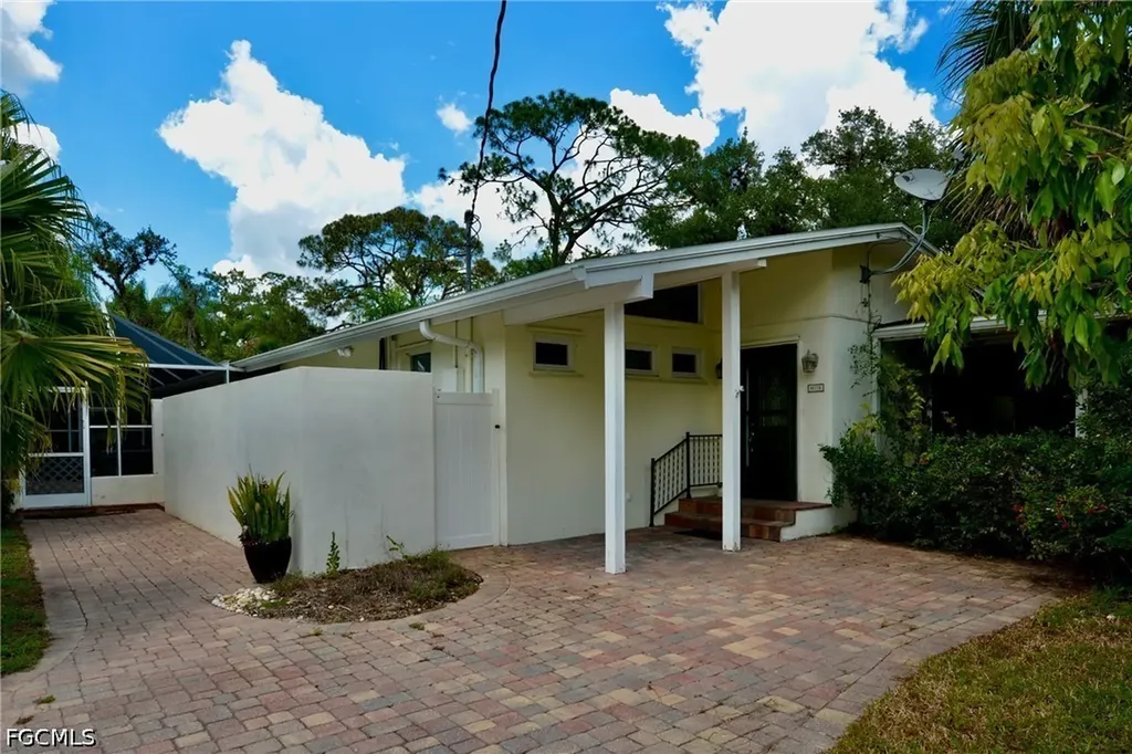 18220 Elmwood Drive Alva FL 33920