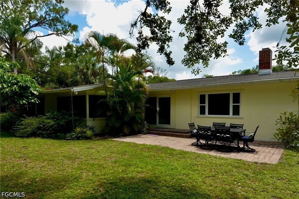 18220 Elmwood Drive Alva FL 33920