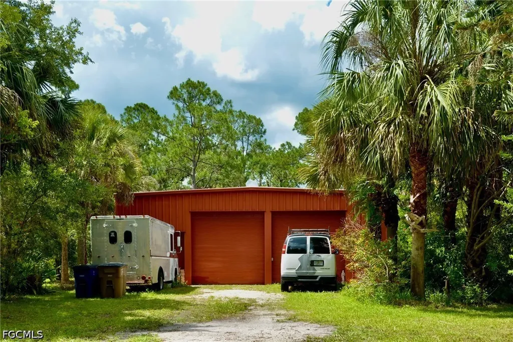 18220 Elmwood Drive Alva FL 33920