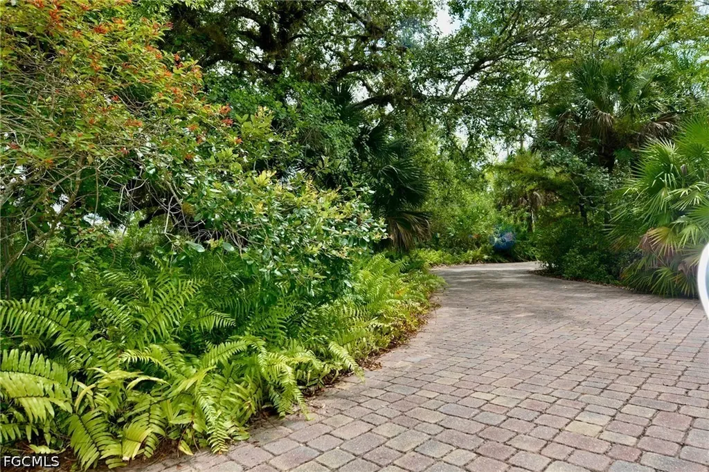 18220 Elmwood Drive Alva FL 33920