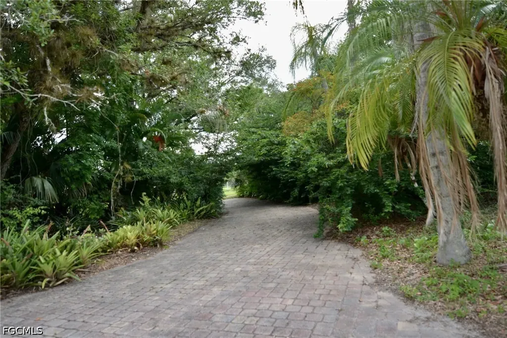 18220 Elmwood Drive Alva FL 33920