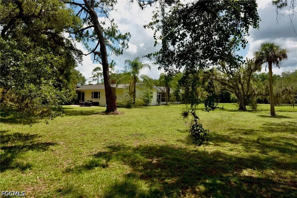 18220 Elmwood Drive Alva FL 33920