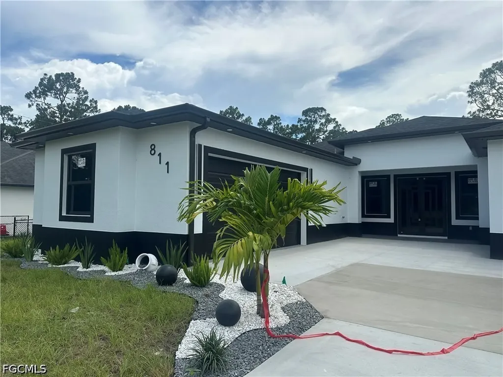 811 Hamilton Avenue Lehigh Acres FL 33972
