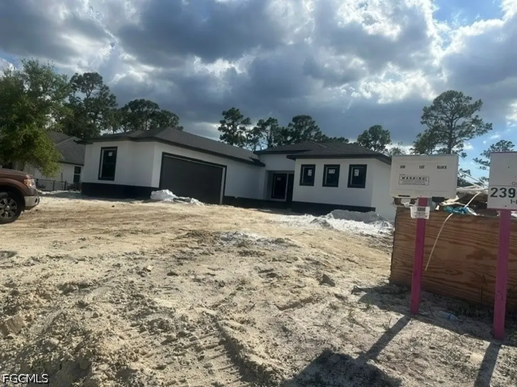 811 Hamilton Avenue Lehigh Acres FL 33972