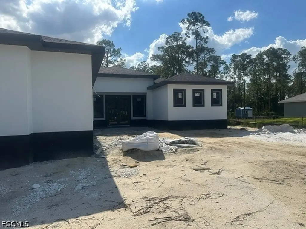811 Hamilton Avenue Lehigh Acres FL 33972