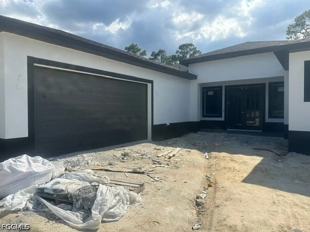 811 Hamilton Avenue Lehigh Acres FL 33972