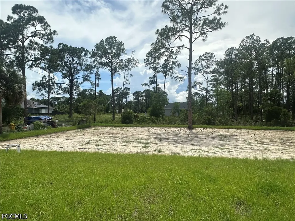 811 Hamilton Avenue Lehigh Acres FL 33972