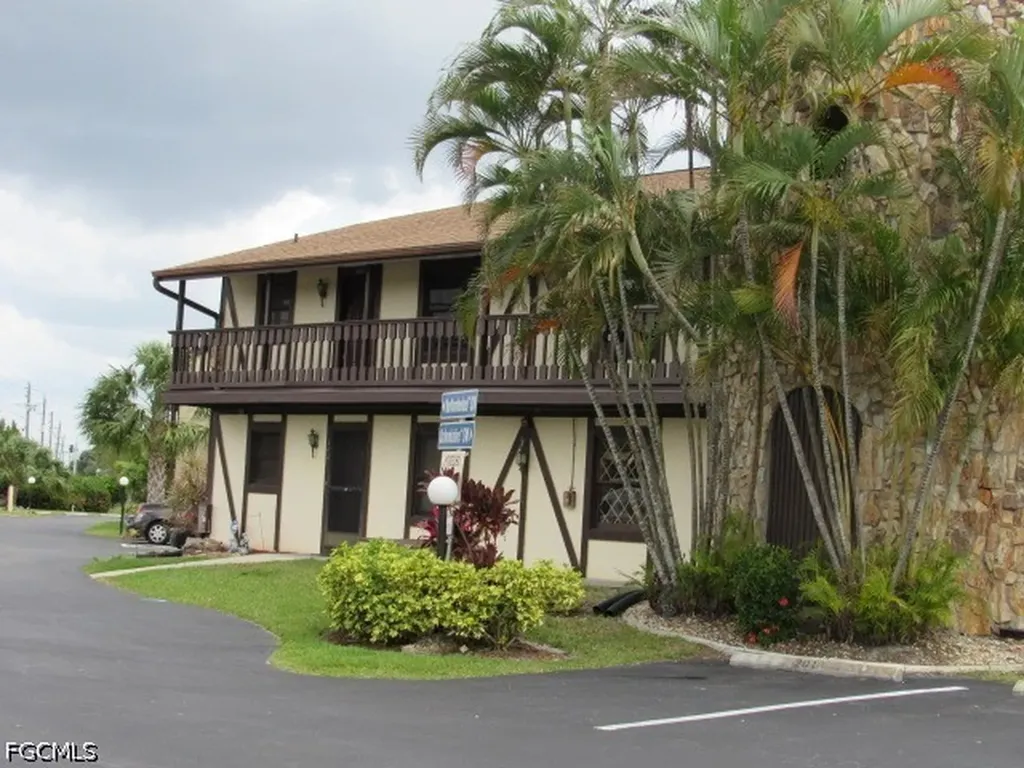 10022 Oxfordshire Lane Fort Myers FL 33908
